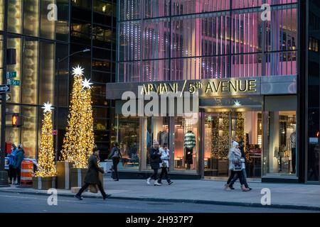 La cinquième Avenue à New York City est un quartier commerçant de luxe, USA 2021 Banque D'Images