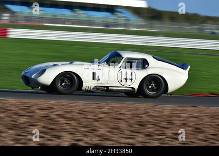 Matt Wrigley, Paul Pochciol, Oliver Bryant, Shelby Daytona Cobra coupé, Royal automobile Club RAC, Pall Mall Cup, une endurance de trois heures à plusieurs pilotes Banque D'Images