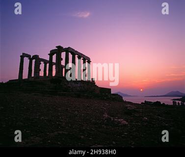 Temple de Poséidon au coucher du soleil. Banque D'Images