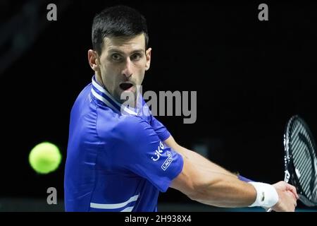 Madrid, Espagne.03ème décembre 2021.Novak Djokovic de Serbie joue contre Marin Cilic de Croatie lors de la finale de la coupe Davis 2021 demi-finale match entre la Croatie et la Serbie à l'Arena de Madrid.Victoire pour Djokovic, Novak.(6.4) (6.2) (photo d'Atilano Garcia/SOPA Images/Sipa USA) crédit: SIPA USA/Alay Live News Banque D'Images