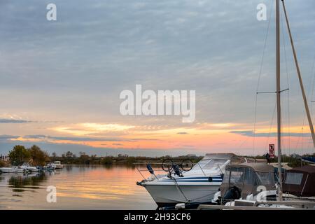 Bateaux amarrés au Grau du Roi, Gard, France Banque D'Images