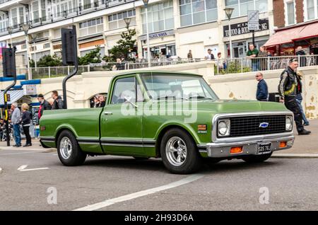 Pick-up SDS 76J 1971 de Chevrolet C10 8 350 en route le long de Marine Parade à Southend on Sea, Essex, Royaume-Uni Banque D'Images