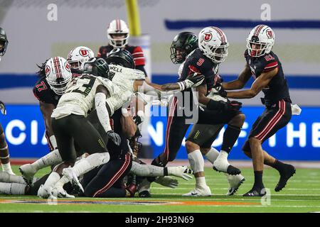 Las Vegas, États-Unis.03ème décembre 2021.03 décembre 2021 : Utah Utes à nouveau Tavion Thomas (9) court avec le ballon lors du championnat de football PAC-12 avec les Oregon Ducks et les Utah Utes au stade Allegiant de Las Vegas, Nevada.Les Utes de l'Utah mènent les Canards de l'Oregon à la mi-temps de 23 à 0.Christopher Trim/CSM Credit: CAL Sport Media/Alay Live News Banque D'Images