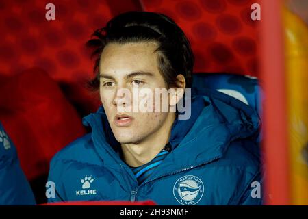 Grenade, Espagne.03ème décembre 2021.Facundo Pellistri de Deportivo Alaves vu pendant le match de la Liga Santander entre Granada CF et Deportivo Alaves au stade Nuevo Los Carmenes, à Grenade.(score final - Granada CF 2:1 Deportivo Alaves) Credit: SOPA Images Limited/Alay Live News Banque D'Images