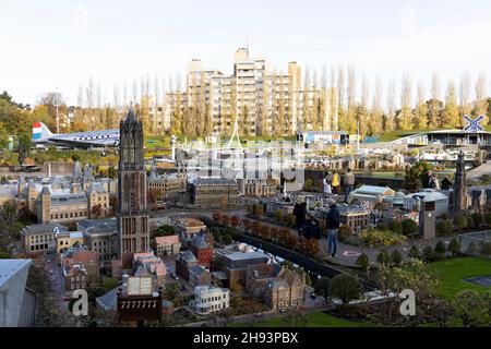 Des versions miniatures des villes, bâtiments, paysages et transports néerlandais sont exposées à Madurodam à la Haye, aux pays-Bas. Banque D'Images