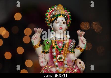 maa laxmi devi pooja image statue n diwali nuit Banque D'Images