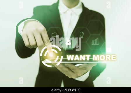 L'écriture de texte veulent plus, Word pour ne pas avoir assez de quelque chose de plus grands défis exigences Lady en costume pointant sur la tablette montrant futuriste Banque D'Images