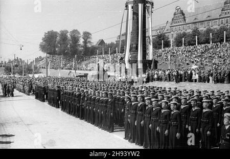 Szczecin, 1947-06-29.Œwiêta Morza.G³ówne uroczystoœci na Wa³ach Chrobrego.NZ. oddzia³y marynarki wojennej. po/ms PAPSzczecin, 29 juin 1947.Journées nationales de la mer.Principales cérémonies sur le remblai de Chrobrego.Photo : détachements navals. po/ms PAP Banque D'Images