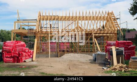 VILNIUS, LITUANIE - 01 AOÛT 2021 : laine de pierre minérale marque Rockwool utilisée pour isoler les maisons pendant la construction.Marque Rockwool depuis 80 ans Banque D'Images