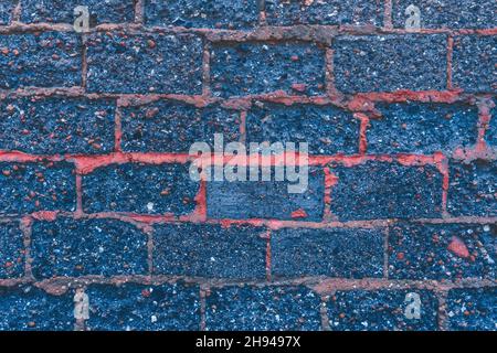 Bleu foncé vieux mur de brique de scories texture rugueuse arrière-plan abîmé. Banque D'Images
