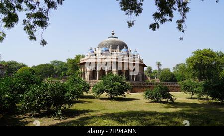 Tombeau d'ISA Khan le tombeau connu pour son jardin en contrebas a été construit pour un noble dans le complexe de tombes d'Humayun. Banque D'Images