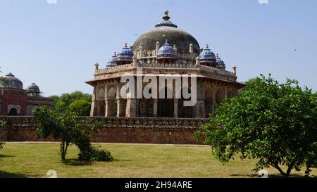 Tombeau d'ISA Khan le tombeau connu pour son jardin en contrebas a été construit pour un noble dans le complexe de tombes d'Humayun. Banque D'Images