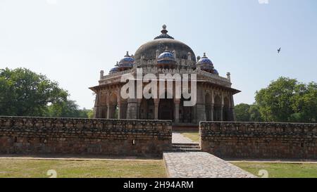 Tombeau d'ISA Khan le tombeau connu pour son jardin en contrebas a été construit pour un noble dans le complexe de tombes d'Humayun. Banque D'Images