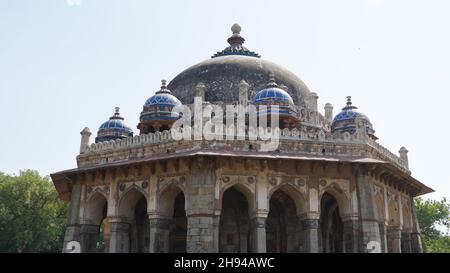 Tombeau d'ISA Khan le tombeau connu pour son jardin en contrebas a été construit pour un noble dans le complexe de tombes d'Humayun. Banque D'Images