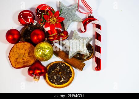 Fond de Noël, avec étoile, boules de Noël, cannelle, décoration Banque D'Images
