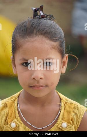 Une jolie fille au visage souriant Banque D'Images