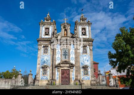 L'église Santo Ildefonso de Porto avec les tuiles typiques portugaises Banque D'Images