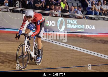Londres, Angleterre, Royaume-Uni.3 décembre 2021.Gavin Hoover, des États-Unis, remporte la course d'élimination des hommes, lors de la Ligue des champions de l'UCI 2021 (Round 3), à Lee Valley Velpomark.Crédit : Iain McGuinness/Alay Live News Banque D'Images