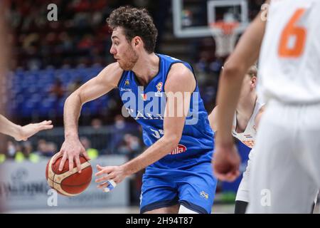 29 novembre 2021, Assago, Milan, Italie: Alessandro Pajola (Italie) en action pendant la deuxième journée du qualification européenne de la coupe du monde de basket-ball de la FIBA..(score final: Italie - pays-Bas 75-73) (Credit image: © Davide Di Lalla/Pacific Press via ZUMA Press Wire) Banque D'Images