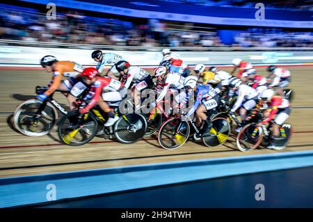 Londres, Royaume-Uni.03ème décembre 2021.La course pour l'élimination des femmes à la course 3 de la Ligue des champions de l'UCI au Vélodrome de Lee Valley, Londres, Angleterre, le 3 décembre 2021.Photo de Phil Hutchinson.Utilisation éditoriale uniquement, licence requise pour une utilisation commerciale.Aucune utilisation dans les Paris, les jeux ou les publications d'un seul club/ligue/joueur.Crédit : UK Sports pics Ltd/Alay Live News Banque D'Images