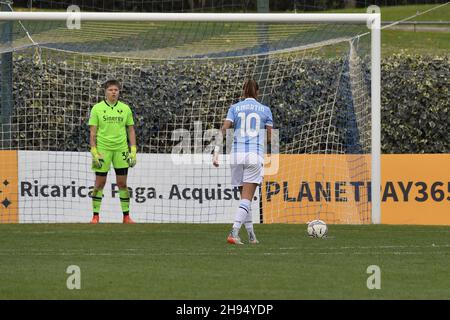 Rome, Italie.04e décembre 2021. Pendant le 10e jour de la série A Championship entre S.S. Lazio Women et Hellas Verona Women au stadio Mirko Fersini le 4 décembre 2021 à Formello, Italie.Crédit : Agence photo indépendante/Alamy Live News Banque D'Images