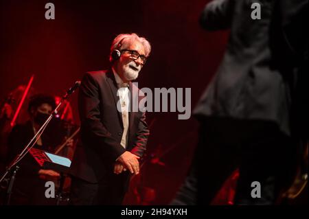 Padoue, Italie.03ème décembre 2021.Beppe Vessicchio et son orchestre. Pendant le Vibrazioni dans Orchestra di e con Beppe Vessicchio, concert de musique à Padoue, Italie, décembre 03 2021 crédit: Agence de photo indépendante/Alamy Live News Banque D'Images