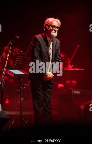 Padoue, Italie.03ème décembre 2021.Beppe Vessicchio et son orchestre. Pendant le Vibrazioni dans Orchestra di e con Beppe Vessicchio, concert de musique à Padoue, Italie, décembre 03 2021 crédit: Agence de photo indépendante/Alamy Live News Banque D'Images