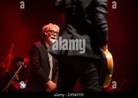 Padoue, Italie.03ème décembre 2021.Beppe Vessicchio et son orchestre. Pendant le Vibrazioni dans Orchestra di e con Beppe Vessicchio, concert de musique à Padoue, Italie, décembre 03 2021 crédit: Agence de photo indépendante/Alamy Live News Banque D'Images