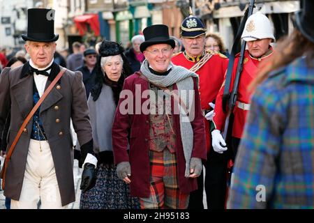 Rochester, Kent, Royaume-Uni.4 décembre 2021.Le festival de Noël Dickensian à Rochester, dans le Kent.Les gens s'habillent comme des personnages des romans de Charles Dickens.Crédit : Matthew Chattle/Alay Live News Banque D'Images