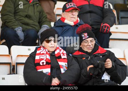 Cambridge, Royaume-Uni.04e décembre 2021.Les fans d'Exeter se rendent au deuxième match de la FA Cup entre Cambridge United et Exeter City au R Costaings Abbey Stadium, Cambridge, Angleterre, le 4 décembre 2021.Photo de Kevin Hodgson/Prime Media Images.Crédit : Prime Media Images/Alamy Live News Banque D'Images