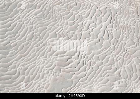 Texture striée de travertin blanc et de calcaire de Pamukkale Banque D'Images
