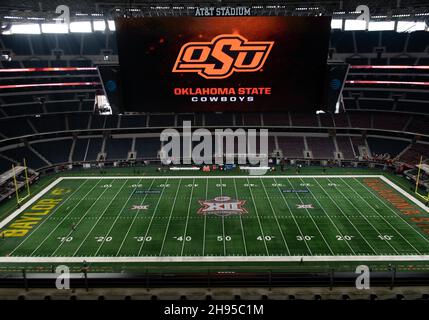 Arlington, Texas, États-Unis.4 décembre 2021.Photo du stade de football de la NCAA entre les Baylor Bears et les Oklahoma State Cowboys au STADE AT&T d'Arlington, Texas.Matthew Lynch/CSM/Alamy Live News Banque D'Images