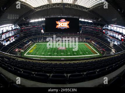 Arlington, Texas, États-Unis.4 décembre 2021.Photo du stade de football de la NCAA entre les Baylor Bears et les Oklahoma State Cowboys au STADE AT&T d'Arlington, Texas.Matthew Lynch/CSM/Alamy Live News Banque D'Images