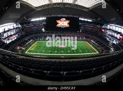 Arlington, Texas, États-Unis.4 décembre 2021.Photo du stade de football de la NCAA entre les Baylor Bears et les Oklahoma State Cowboys au STADE AT&T d'Arlington, Texas.Matthew Lynch/CSM/Alamy Live News Banque D'Images