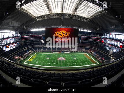 Arlington, Texas, États-Unis.4 décembre 2021.Photo du stade de football de la NCAA entre les Baylor Bears et les Oklahoma State Cowboys au STADE AT&T d'Arlington, Texas.Matthew Lynch/CSM/Alamy Live News Banque D'Images