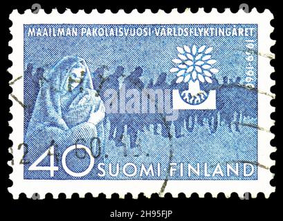 MOSCOU, RUSSIE - 24 OCTOBRE 2021 : le timbre-poste imprimé en Finlande montre l'année mondiale des réfugiés 1959-1960, série, vers 190 Banque D'Images