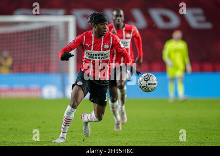 EINDHOVEN, PAYS-BAS - DÉCEMBRE 4: Noni Madueke de PSV pendant le match néerlandais Eredivisie entre PSV et FC Utrecht au Philips Stadion le 4 décembre 2021 à Eindhoven, pays-Bas (photo de Broer van den Boom/Orange Pictures) Credit: Orange pics BV/Alay Live News Banque D'Images