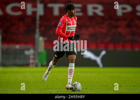 EINDHOVEN, PAYS-BAS - DÉCEMBRE 4: Noni Madueke de PSV pendant le match néerlandais Eredivisie entre PSV et FC Utrecht au Philips Stadion le 4 décembre 2021 à Eindhoven, pays-Bas (photo de Broer van den Boom/Orange Pictures) Credit: Orange pics BV/Alay Live News Banque D'Images