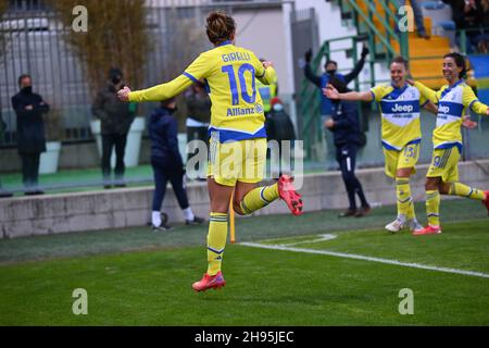 Sassuolo, Italie.04e décembre 2021.Girelli fêtant le deuxième but aux États-Unis Sassuolo vs Juventus FC, football italien Serie A Women Match à Sassuolo, Italie, décembre 04 2021 crédit: Independent photo Agency/Alay Live News Banque D'Images