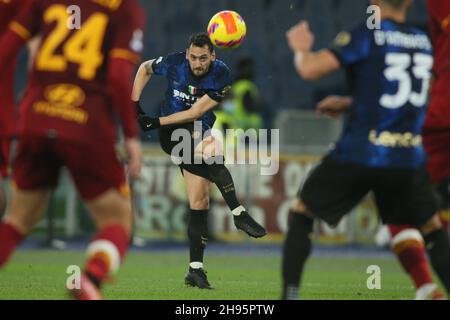 Rome, Italie.04e décembre 2021.ROME, Italie - 04.12.2021: En action pendant la série italienne Un match de football entre AS ROMA VS INTER MILAN au stade olympique de Rome.Crédit : Agence photo indépendante/Alamy Live News Banque D'Images