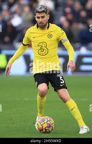 Londres, Royaume-Uni.04e décembre 2021.Jorginho de Chelsea en action pendant le match.Match de la Premier League, West Ham Utd / Chelsea au London Stadium, parc olympique Queen Elizabeth à Londres, le samedi 4 décembre 2021. Cette image ne peut être utilisée qu'à des fins éditoriales.Utilisation éditoriale uniquement, licence requise pour une utilisation commerciale.Aucune utilisation dans les Paris, les jeux ou les publications d'un seul club/ligue/joueur. photo par Steffan Bowen/Andrew Orchard sports photographie/Alay Live news crédit: Andrew Orchard sports photographie/Alay Live News Banque D'Images