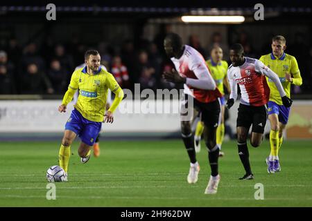 SOLIHULL, ANGLETERRE.4 DÉCEMBRE 2021.Jamey Osborne de Solihull Moors court avec le ballon lors du match de la Ligue nationale de Vanarama entre Solihull Moors et Woking FC au stade Armco, Solihull, le samedi 4 décembre 2021.(Crédit : James HolyOak/Alay Live News) Banque D'Images