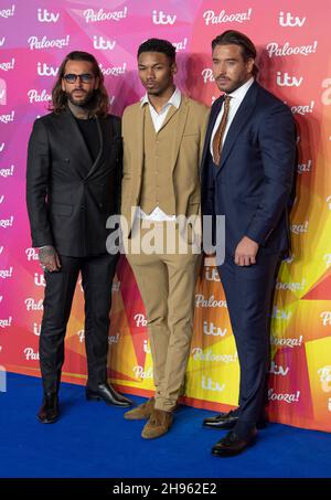 LONDRES, ANGLETERRE - NOVEMBRE 23: (G-D) Pete Wicks, Roman Hackett et James Lock assistent à ITV Palooza!2021 au Royal Festival Hall, le 23 novembre 2021 Banque D'Images