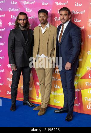 LONDRES, ANGLETERRE - NOVEMBRE 23: (G-D) Pete Wicks, Roman Hackett et James Lock assistent à ITV Palooza!2021 au Royal Festival Hall, le 23 novembre 2021 Banque D'Images