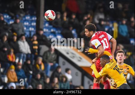 Cambridge, Royaume-Uni.04e décembre 2021.Sam Nombe (10 Exeter City) se dirige vers le but lors du deuxième tour de la coupe FA entre Cambridge United et Exeter City au stade R coings Abbey Stadium, Cambridge, Angleterre, le 4 décembre 2021.Photo de Kevin Hodgson/Prime Media Images.Crédit : Prime Media Images/Alamy Live News Banque D'Images