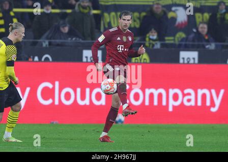 Ville de Dortmund, Allemagne.04e déc. 2021. Firo: 04.12.2021, ballon de football, 1er Bundesliga, saison 2021/2022,BVB, Borussia Dortmund - FC Bayern Mvºnchen Leon Goretzka, single action Credit: dpa/Alamy Live News Banque D'Images