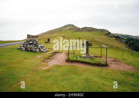 Suivez les Pyrénées de St Jean pied du Port à Roncevaux sur les Camino Frances à Saint-Jacques-de-Compostelle.Photo de haute qualité Banque D'Images