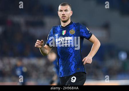 Stade olympique, Rome, Italie.4 décembre 2021.Serie Un championnat de football, Roma versus Inter ; Edin Dzeko d'Inter Credit: Action plus Sports/Alamy Live News Banque D'Images