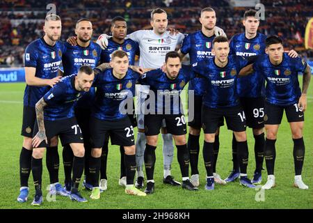 Rome, Italie.04e décembre 2021.ROME, Italie - 04.12.2021: INTER ÉQUIPE AVANT l'action la série italienne Un match de football entre AS ROMA vs INTER MILAN au stade olympique de Rome.Crédit : Agence photo indépendante/Alamy Live News Banque D'Images