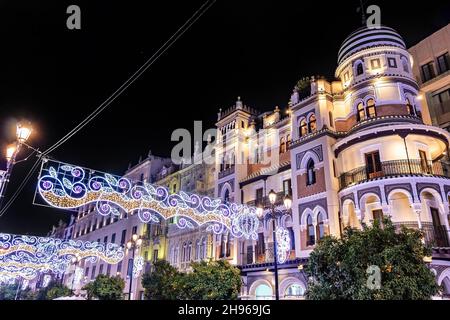 Noël lumières décoration Constitution avenue, Avenida de la Constitución, à Séville, Andalousie, Espagne Banque D'Images